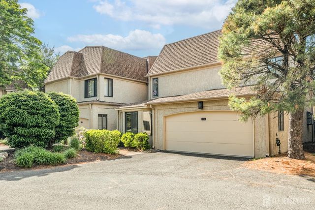 21 Carriage Place, Edison, NJ 08820