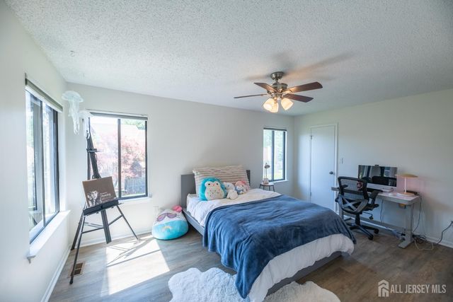 21 Carriage Place, Edison, NJ 08820