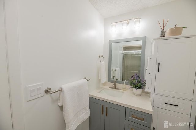 21 Carriage Place, Edison, NJ 08820