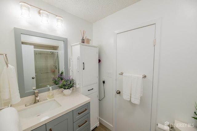 21 Carriage Place, Edison, NJ 08820