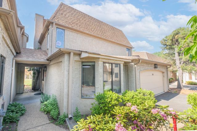 21 Carriage Place, Edison, NJ 08820