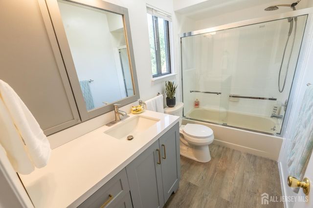 21 Carriage Place, Edison, NJ 08820