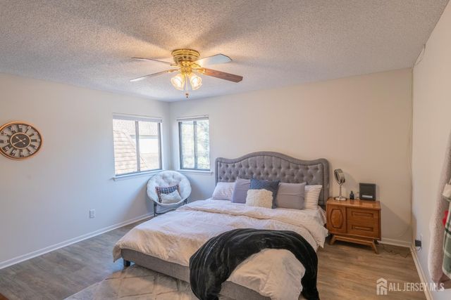 21 Carriage Place, Edison, NJ 08820