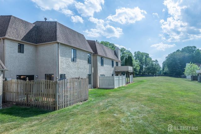 21 Carriage Place, Edison, NJ 08820