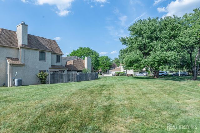 21 Carriage Place, Edison, NJ 08820