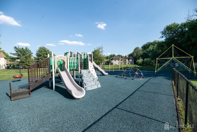 21 Carriage Place, Edison, NJ 08820