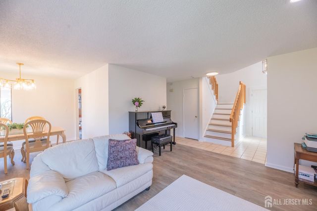21 Carriage Place, Edison, NJ 08820