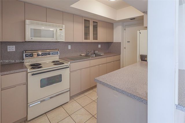 1700 NE 105th Street 512, Miami Shores, FL 33138