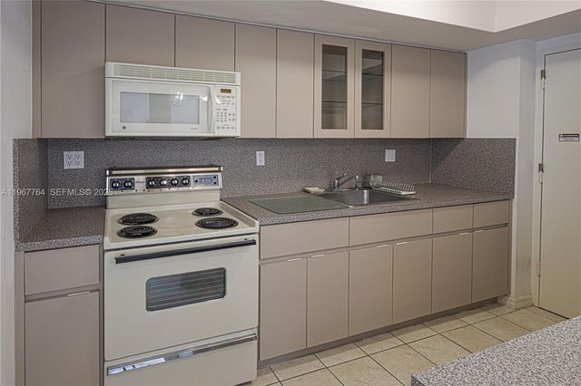 1700 NE 105th Street 512, Miami Shores, FL 33138