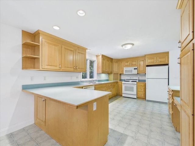 52 Barque Cir, Dennis, MA 02660