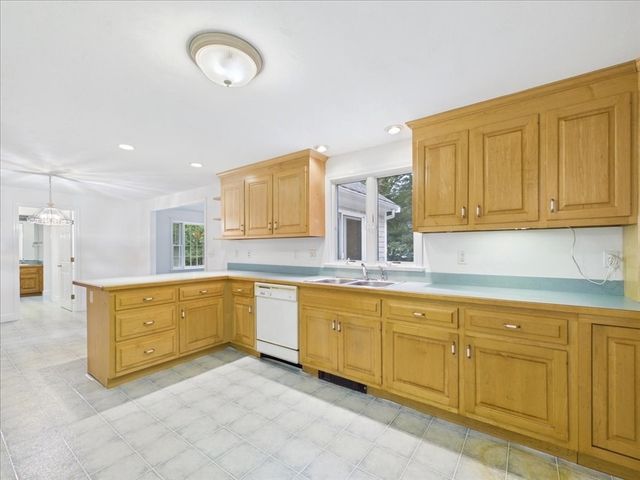 52 Barque Cir, Dennis, MA 02660