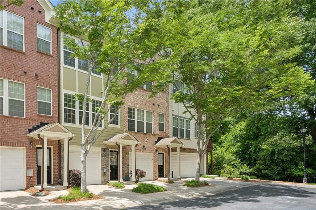 Image 1 of property listing at 3732 Ashford Creek Lane NE 2203, Atlanta, GA 30319