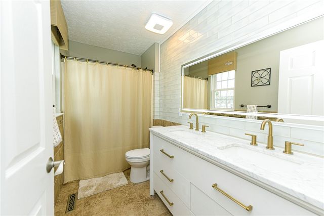 54 Redtail Run, Greece, NY 14612