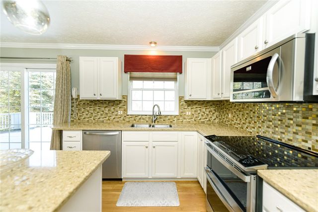 54 Redtail Run, Greece, NY 14612