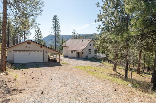 241 Chickadee Mountain Lane, Chelan, WA 98816