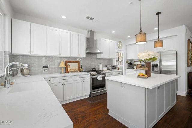 916 Calle Del Pacifico, Glendale, CA 91208