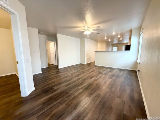 7325 Yucca Pl, San Antonio, TX 78253