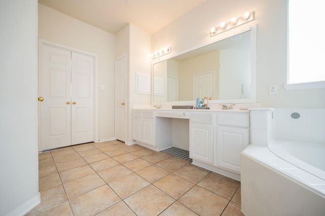 1823 Blue Water Bay Drive, Katy, TX 77494