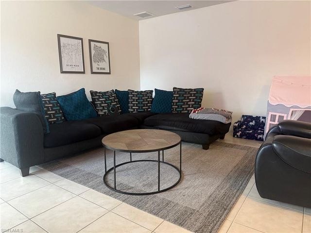 2624 NE 7th AVE, Cape Coral, FL 33909