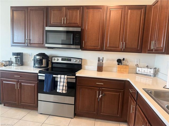 2624 NE 7th AVE, Cape Coral, FL 33909