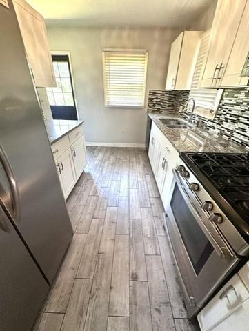 2012 Brookview Drive, Brooklyn Center, MN 55430