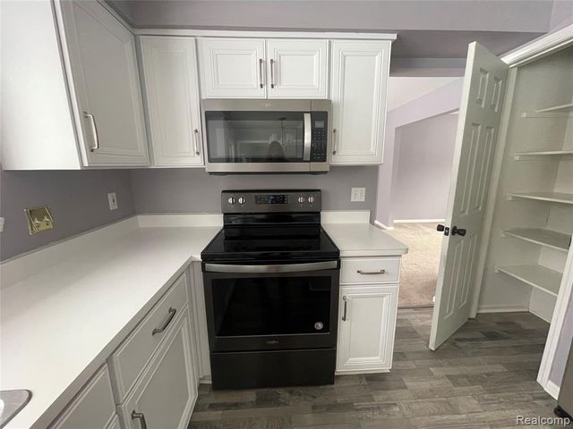 45225 Yorkshire Drive, Novi, MI 48375