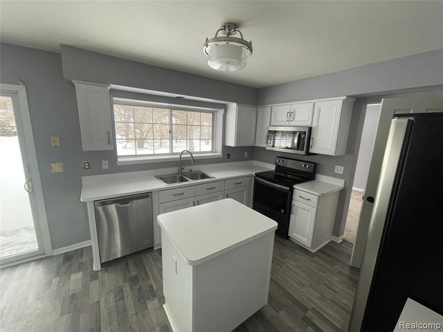 45225 Yorkshire Drive, Novi, MI 48375