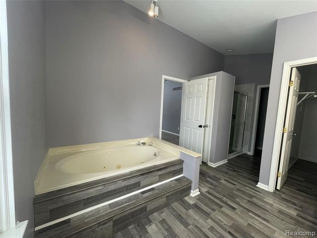 45225 Yorkshire Drive, Novi, MI 48375