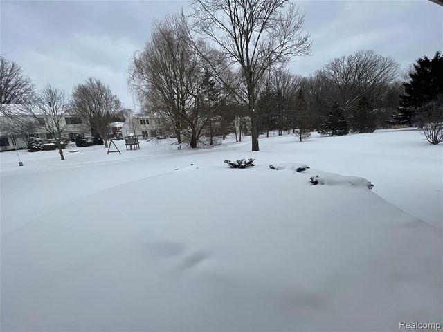 45225 Yorkshire Drive, Novi, MI 48375