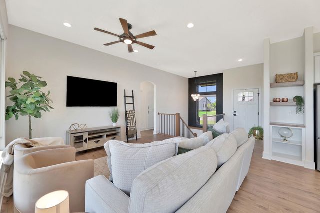 230 S Wellcrest, Goddard, KS 67052