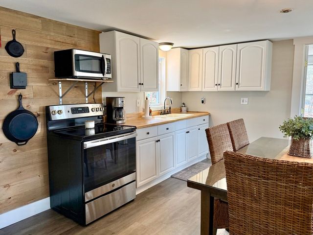 59 Redstone Hill Rd, Sterling, MA 01564