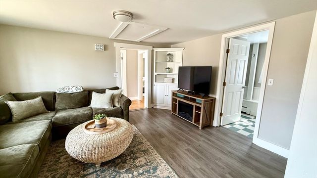 59 Redstone Hill Rd, Sterling, MA 01564