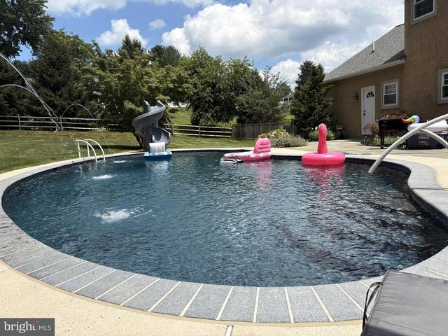 239 HEATHER RIDGE CIR, West Chester, PA 19382