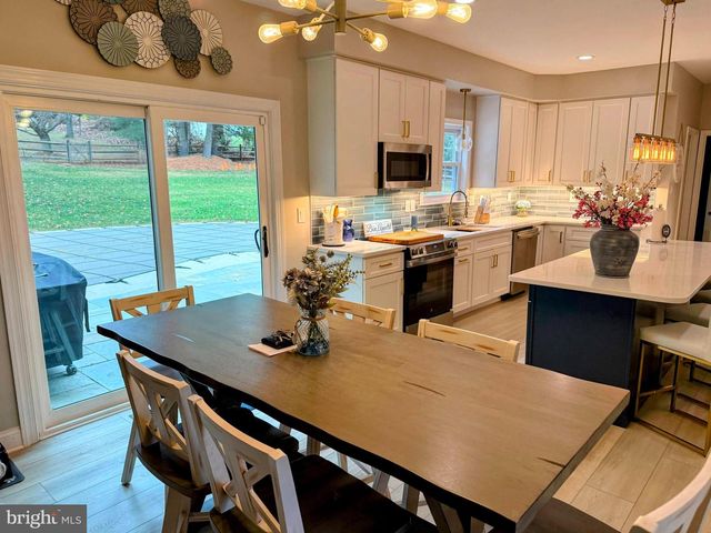 239 HEATHER RIDGE CIR, West Chester, PA 19382