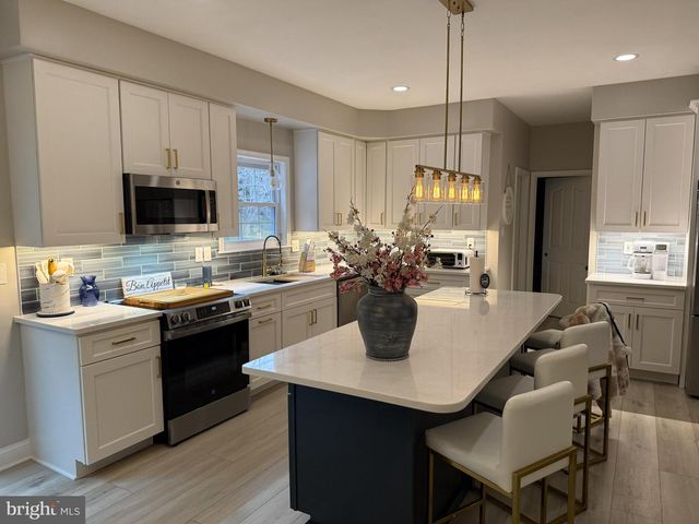 239 HEATHER RIDGE CIR, West Chester, PA 19382