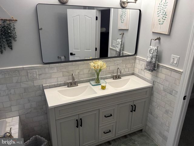 239 HEATHER RIDGE CIR, West Chester, PA 19382