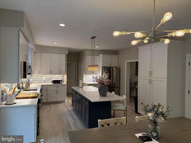 239 HEATHER RIDGE CIR, West Chester, PA 19382