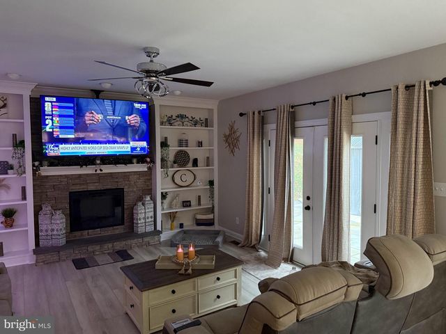 239 HEATHER RIDGE CIR, West Chester, PA 19382