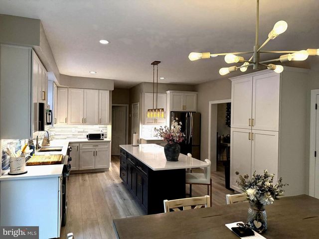 239 HEATHER RIDGE CIR, West Chester, PA 19382