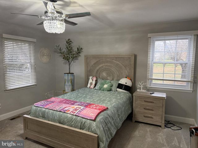 239 HEATHER RIDGE CIR, West Chester, PA 19382