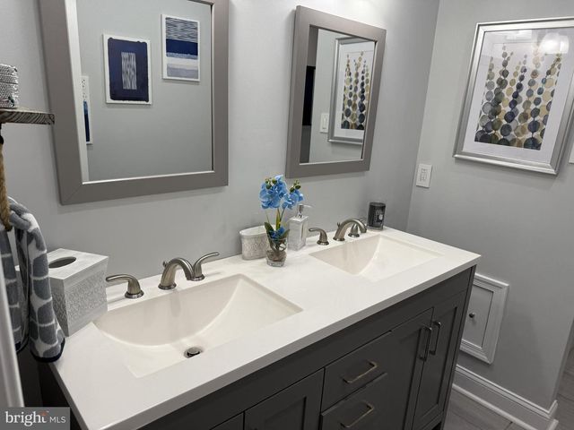 239 HEATHER RIDGE CIR, West Chester, PA 19382