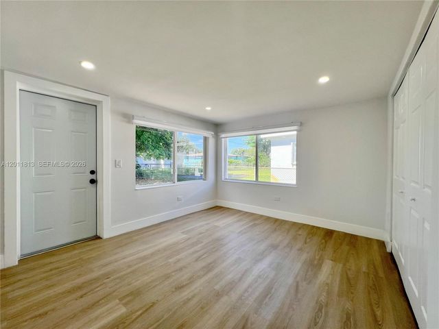 2370 NW 96th St, Miami, FL 33147