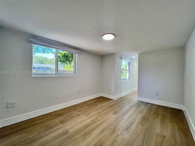 2370 NW 96th St, Miami, FL 33147