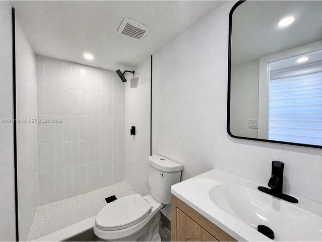 2370 NW 96th St, Miami, FL 33147