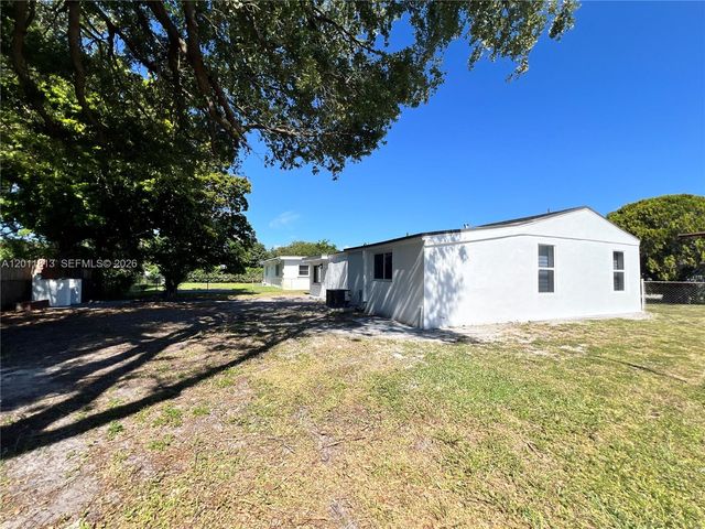 2370 NW 96th St, Miami, FL 33147