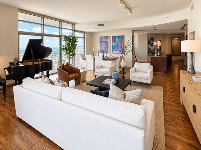 1400 Mckinney Street 1602, Houston, TX 77010