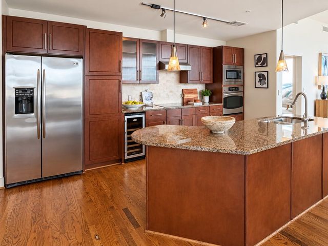 1400 Mckinney Street 1602, Houston, TX 77010