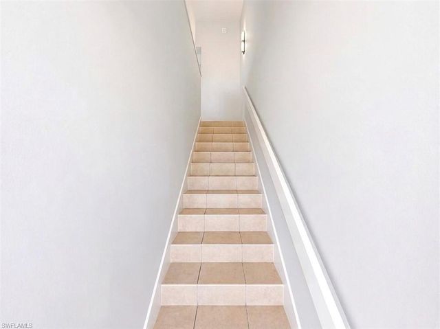 150 Santa Clara DR 7, Naples, FL 34104