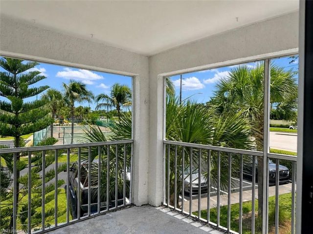 150 Santa Clara DR 7, Naples, FL 34104