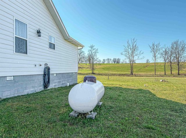 136 Lynn Terrace, Gassville, AR 72635